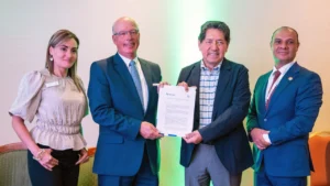 APR y ANIPAC firman alianza para fortalecer el reciclaje de plásticos en México