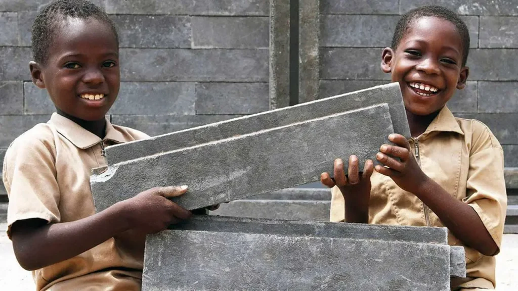 Colombia exporta casas de plástico reciclado que se construyen en cinco días y resisten sismos
