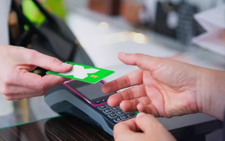 Pluxee migrará 68% de sus tarjetas de Tienda a PVC reciclado para reducir residuos plásticos