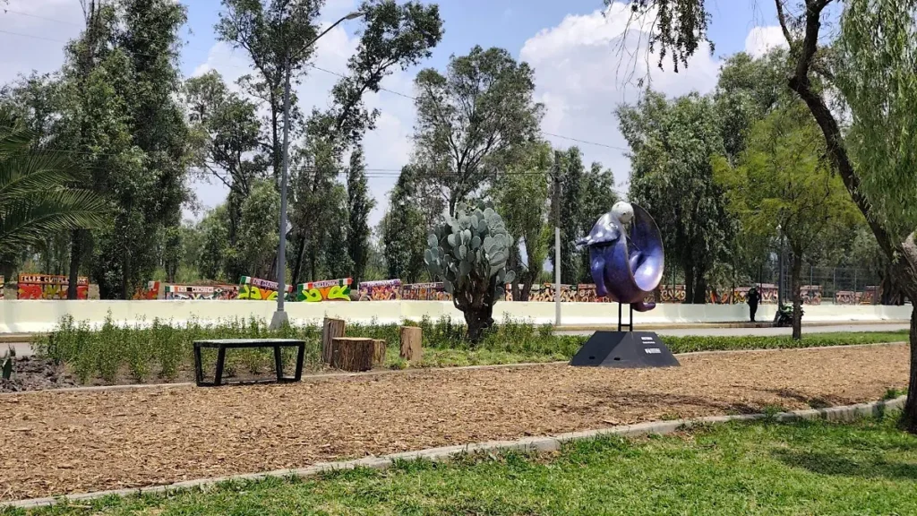Bancas de plástico reciclado renovarán embarcaderos de Xochimilco en el Mundial 2026