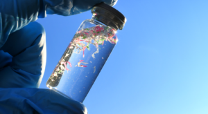 Microplásticos bajo la lupa: mitos, ciencia y evidencia