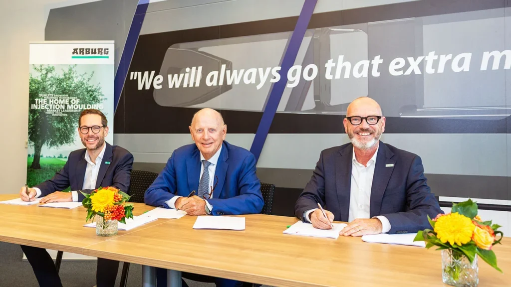 Arburg comprará Stork IMM y reforzará su oferta para envases de pared delgada