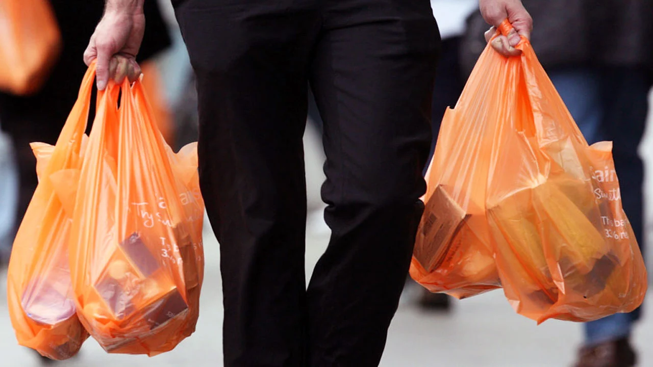 Puebla retomará sanciones contra comercios que entreguen bolsas de plástico de un solo uso