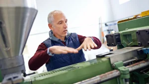 Variables críticas en el moldeo por inyección: velocidad, presión y control del proceso