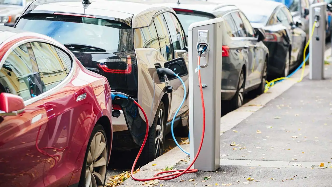 Covestro y BYD desarrollarán materiales avanzados para vehículos eléctricos y baterías