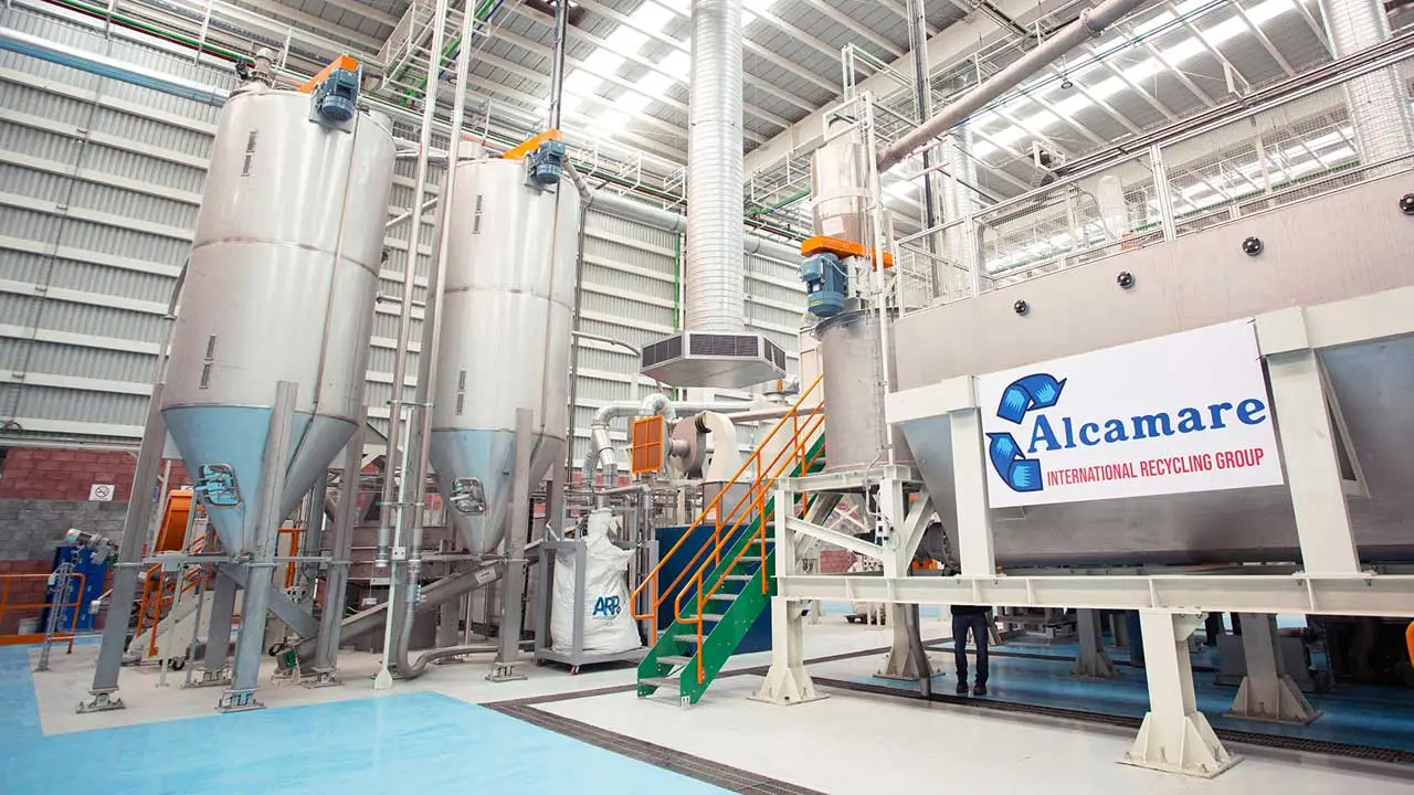 Alcamare produce PET reciclado grado alimentario con aval de la FDA