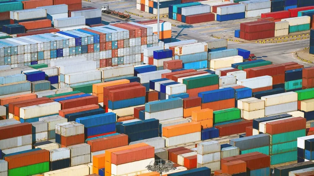 Canadá impondrá aranceles de hasta 50% a productos plásticos de Estados Unidos