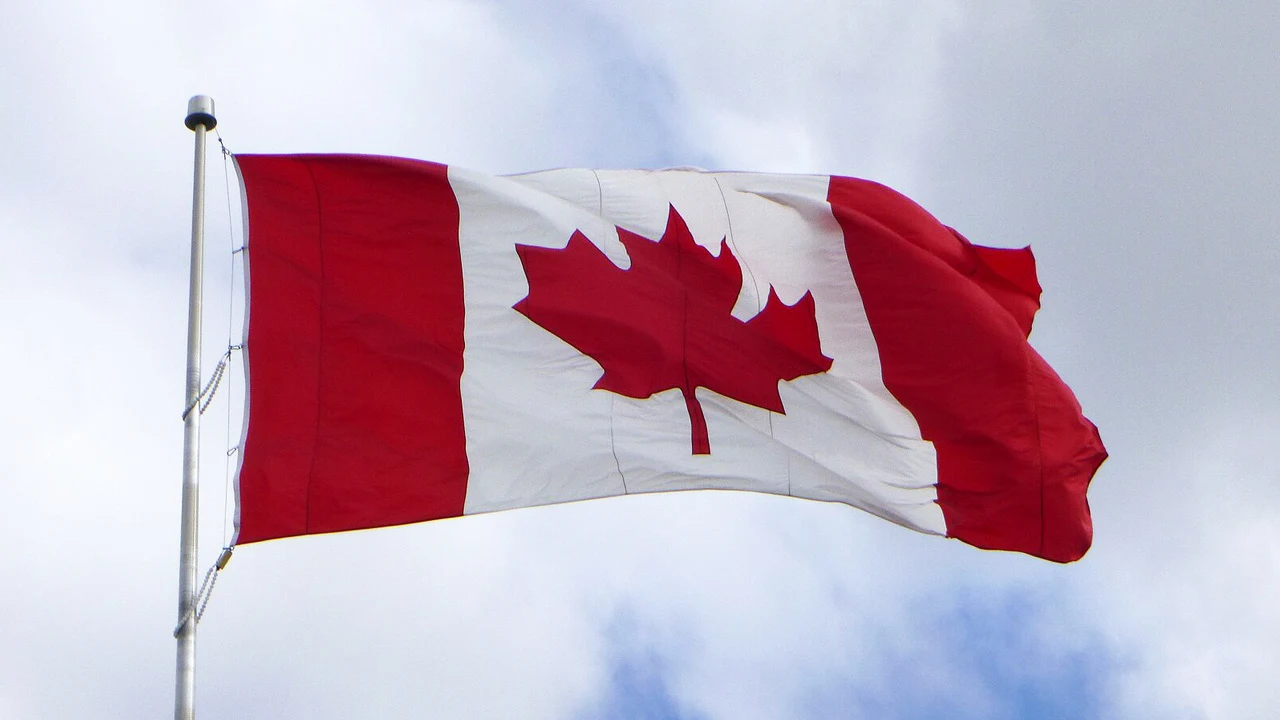 Nuevos aranceles estadounidenses a Canadá afectarán exportaciones plásticas por 3 mil mdd