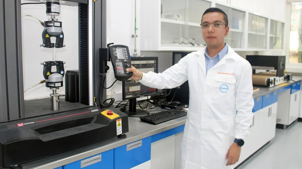 La ciencia detrás del balón: Miguel Ángel Vera explica cómo los materiales definen su desempeño