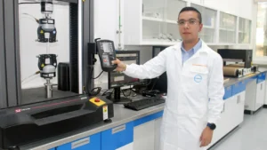 La ciencia detrás del balón: Miguel Ángel Vera explica cómo los materiales definen su desempeño