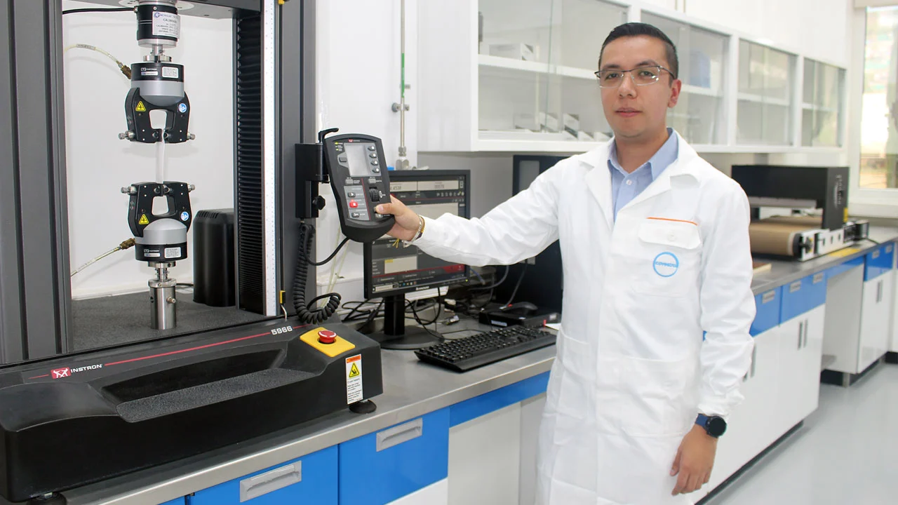 La ciencia detrás del balón: Miguel Ángel Vera explica cómo los materiales definen su desempeño
