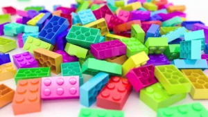 Lego reporta un aumento del 21% en sus ventas y expande su presencia en el sector del moldeo