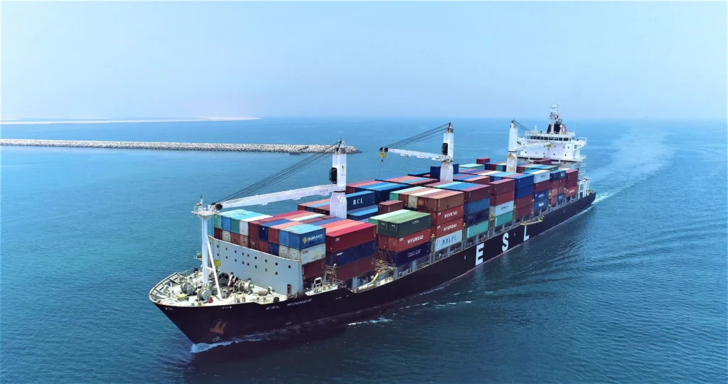 Emirates Shipping Line dejará de transportar residuos plásticos a partir de octubre de 2026