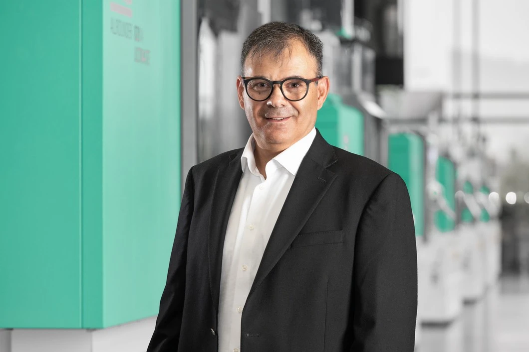 Julio López asume la dirección de ARBURG México